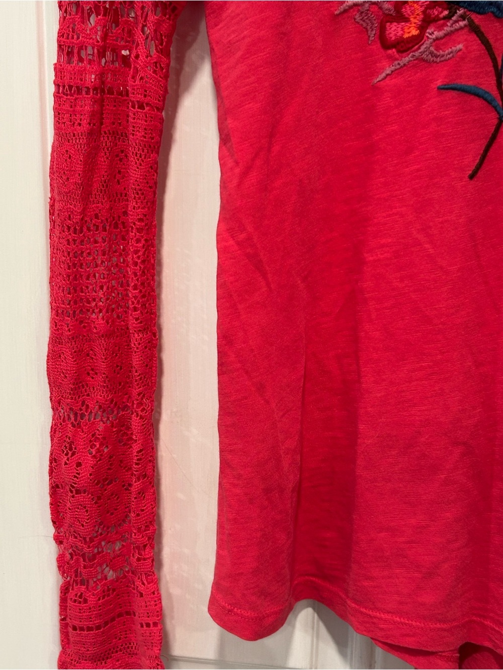 Sundance Henley Top Coral Pink Floral Embroidered Crochet Lace Sleeve Cotton Med - Picture 3 of 9